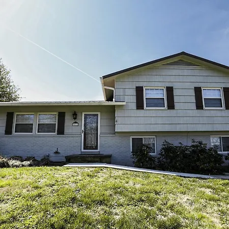Newly Renovated 3-Bedroom 2-Bathroom Unit 22-25 Minutes Away From Downtown Knoxville